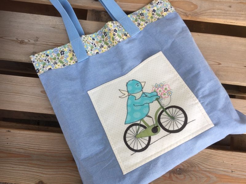 Sommerspurv i farta - blå (vi er utsolgt for blomsterstoffet og 