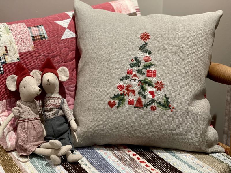 Kit til pute med brodert juletre
