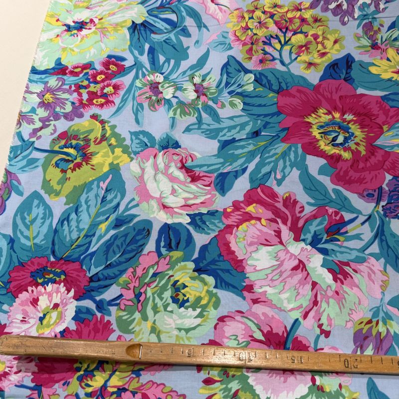 Kaffe Fassett 70cm - Blomstereng på lys blå bunn 